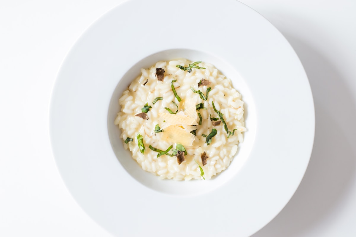 Risotto alla sbiraglia: storia di un piatto povero diventato re